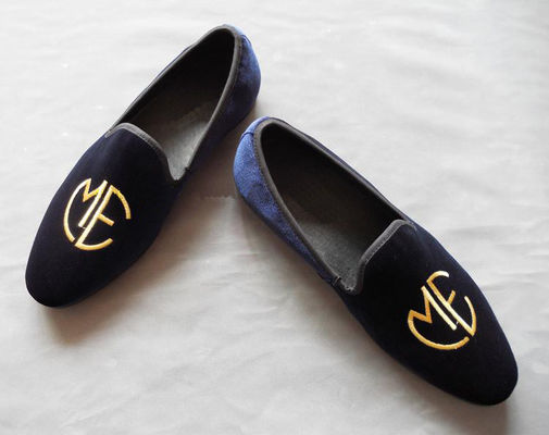 Phong cách thêu đàn ông Blue Suede Loafers, thanh lịch / thời trang Velvet Slip On Giày
