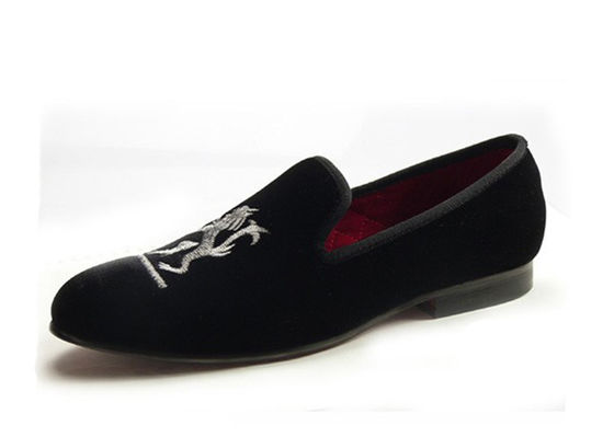Sư tử thêu đàn ông Velvet Loafers làm bằng tay đàn ông Black Velvet Giày dép cho đám cưới