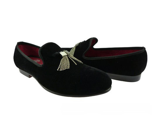 Đặt tay lên người đàn ông Velvet Loafers Slip On Men lái xe Moccasins