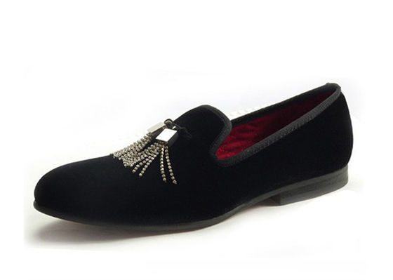 Đặt tay lên người đàn ông Velvet Loafers Slip On Men lái xe Moccasins