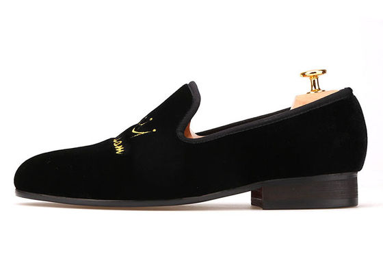 Giày dép nam Đàn ông Velvet Loafers Phong thêu OEM Giày đơn giản phẳng cho bữa tiệc