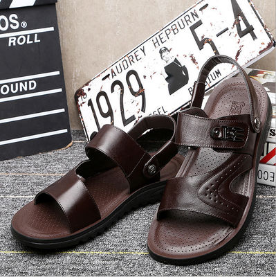 Gỗ làm bằng tay đàn ông Sandals bãi biển màu đen với da trên