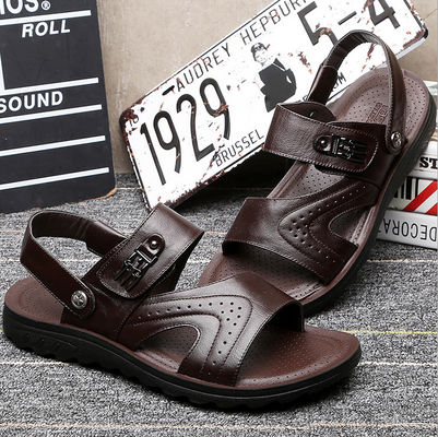 Gỗ làm bằng tay đàn ông Sandals bãi biển màu đen với da trên
