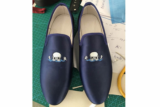 Phong thêu Velvet hút thuốc men mặc chống OEM / ODM