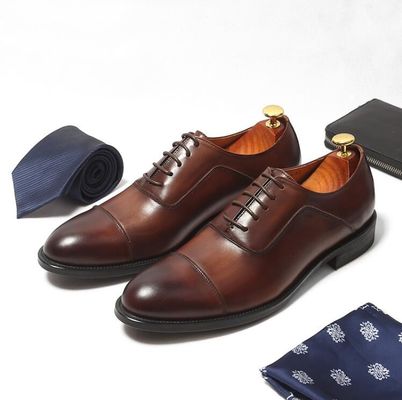 Đơn giản Toe Mens màu nâu dây chuyền lên váy giày kích thước tùy chỉnh với kết thúc da sáp