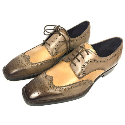 Người đàn ông đôi áo quần nhà sư giày brogue chi tiết trong da sáp kết thúc