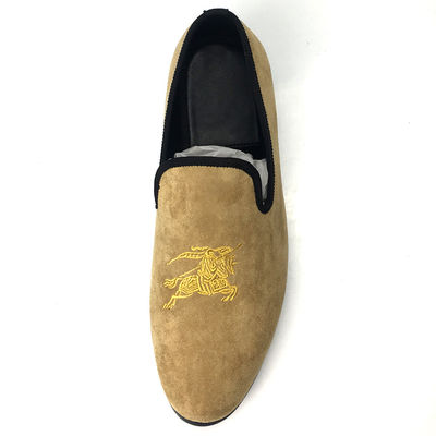 Tassel Mens Velvet Loafers được thêu với vỏ cao su